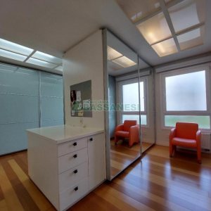 Casa com 552m², 4 dormitórios, 4 vagas, no bairro Sant Etiene em Caxias do Sul para Comprar