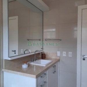 Casa com 552m², 4 dormitórios, 4 vagas, no bairro Sant Etiene em Caxias do Sul para Comprar