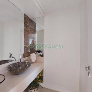 Casa com 552m², 4 dormitórios, 4 vagas, no bairro Sant Etiene em Caxias do Sul para Comprar