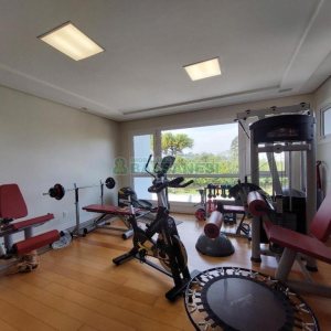 Casa com 552m², 4 dormitórios, 4 vagas, no bairro Sant Etiene em Caxias do Sul para Comprar