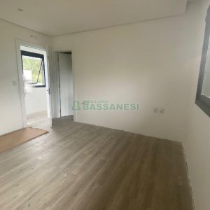 Casa com 1130m², 4 dormitórios, 2 vagas, no bairro São Ciro em Caxias do Sul para Comprar