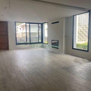 Casa com 1130m², 4 dormitórios, 2 vagas, no bairro São Ciro em Caxias do Sul para Comprar