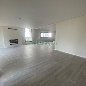 Casa com 1130m², 4 dormitórios, 2 vagas, no bairro São Ciro em Caxias do Sul para Comprar