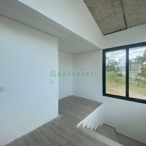 Casa com 1130m², 4 dormitórios, 2 vagas, no bairro São Ciro em Caxias do Sul para Comprar