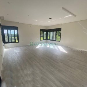 Casa com 1130m², 4 dormitórios, 2 vagas, no bairro São Ciro em Caxias do Sul para Comprar