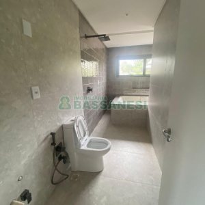 Casa com 1130m², 4 dormitórios, 2 vagas, no bairro São Ciro em Caxias do Sul para Comprar