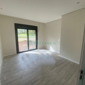 Casa com 1130m², 4 dormitórios, 2 vagas, no bairro São Ciro em Caxias do Sul para Comprar