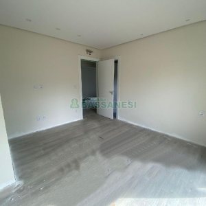 Casa com 1130m², 4 dormitórios, 2 vagas, no bairro São Ciro em Caxias do Sul para Comprar