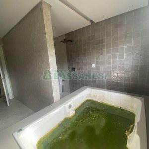 Casa com 1130m², 4 dormitórios, 2 vagas, no bairro São Ciro em Caxias do Sul para Comprar