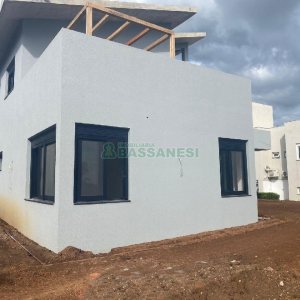 Casa com 1130m², 4 dormitórios, 2 vagas, no bairro São Ciro em Caxias do Sul para Comprar