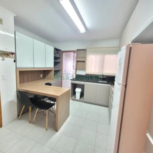 Apto Mobiliado com 80m², 2 dormitórios, 1 vaga, no bairro Centro em Caxias do Sul para Alugar