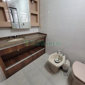 Apto Mobiliado com 80m², 2 dormitórios, 1 vaga, no bairro Centro em Caxias do Sul para Alugar