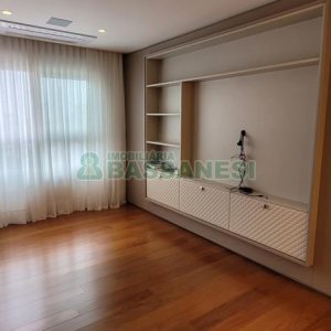 Apartamento com 178m², 2 dormitórios, 3 vagas, no bairro Centro em Caxias do Sul para Comprar