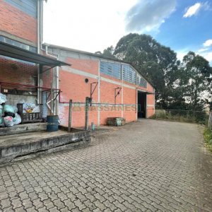 Pavilhão com 811m², no bairro Industrial em Caxias do Sul para Alugar