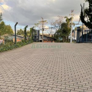 Pavilhão com 811m², no bairro Industrial em Caxias do Sul para Alugar