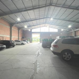 Pavilhão com 811m², no bairro Industrial em Caxias do Sul para Alugar