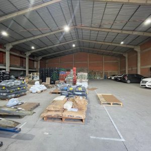Pavilhão com 811m², no bairro Industrial em Caxias do Sul para Alugar