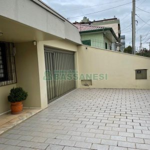 Casa com 157m², 3 dormitórios, 8 vagas, no bairro Pio X em Caxias do Sul para Comprar