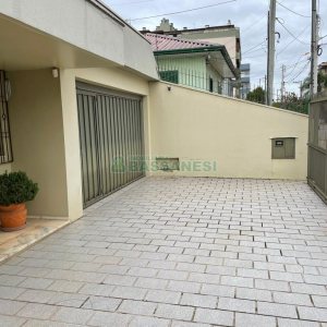 Casa com 157m², 3 dormitórios, 8 vagas, no bairro Pio X em Caxias do Sul para Comprar