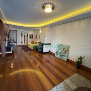 Casa com 157m², 3 dormitórios, 8 vagas, no bairro Pio X em Caxias do Sul para Comprar