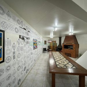 Casa com 157m², 3 dormitórios, 8 vagas, no bairro Pio X em Caxias do Sul para Comprar