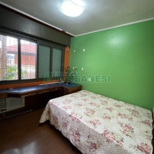 Casa com 157m², 3 dormitórios, 8 vagas, no bairro Pio X em Caxias do Sul para Comprar