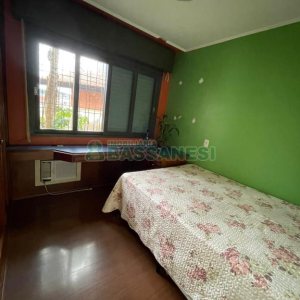 Casa com 157m², 3 dormitórios, 8 vagas, no bairro Pio X em Caxias do Sul para Comprar