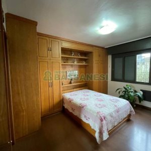 Casa com 157m², 3 dormitórios, 8 vagas, no bairro Pio X em Caxias do Sul para Comprar