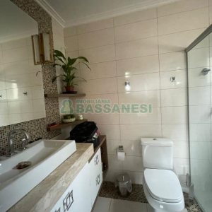 Casa com 157m², 3 dormitórios, 8 vagas, no bairro Pio X em Caxias do Sul para Comprar