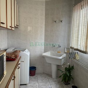 Casa com 157m², 3 dormitórios, 8 vagas, no bairro Pio X em Caxias do Sul para Comprar