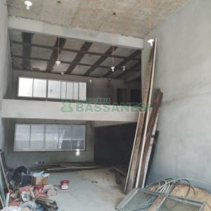 Loja com 160m², 1 vaga, no bairro Exposição em Caxias do Sul para Alugar