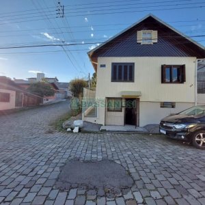 Casa com 54m², 2 dormitórios, no bairro Cinqüentenário em Caxias do Sul para Alugar