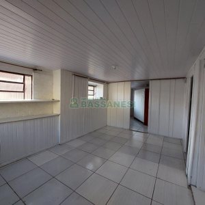 Casa com 54m², 2 dormitórios, no bairro Cinqüentenário em Caxias do Sul para Alugar