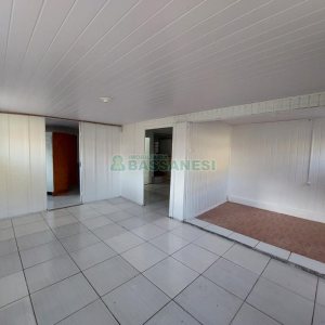 Casa com 54m², 2 dormitórios, no bairro Cinqüentenário em Caxias do Sul para Alugar