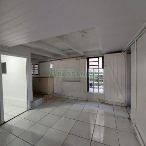 Casa com 54m², 2 dormitórios, no bairro Cinqüentenário em Caxias do Sul para Alugar