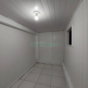 Casa com 54m², 2 dormitórios, no bairro Cinqüentenário em Caxias do Sul para Alugar