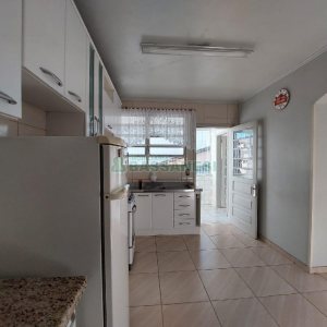 Apto Mobiliado com 107m², 3 dormitórios, 1 vaga, no bairro Rio Branco em Caxias do Sul para Alugar