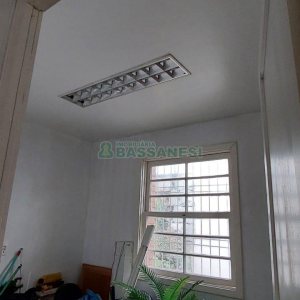 Casa Comercial com 240m², no bairro Nossa Senhora de Lourdes em Caxias do Sul para Comprar