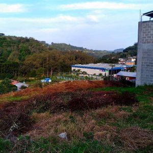 Terreno com 425m², no bairro Cruzeiro em Caxias do Sul para Comprar