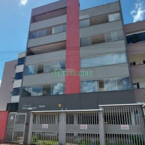 Apto Mobiliado com 52m², 2 dormitórios, 1 vaga, no bairro Treviso em Caxias do Sul para Alugar