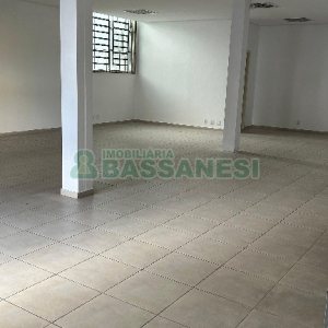 Loja com 250m², no bairro São Pelegrino em Caxias do Sul para Alugar