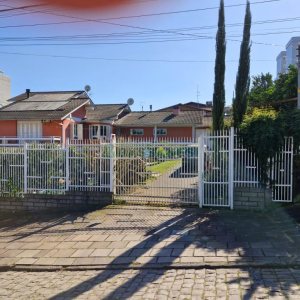 Casa com 332m², 4 dormitórios, 8 vagas, no bairro Desvio Rizzo em Caxias do Sul para Comprar