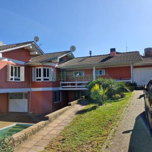 Casa com 332m², 4 dormitórios, 8 vagas, no bairro Desvio Rizzo em Caxias do Sul para Comprar