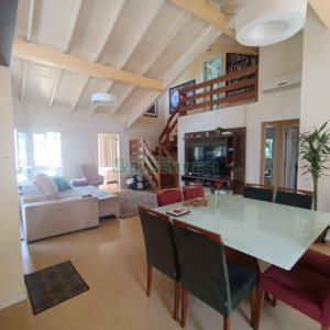 Casa com 332m², 4 dormitórios, 8 vagas, no bairro Desvio Rizzo em Caxias do Sul para Comprar