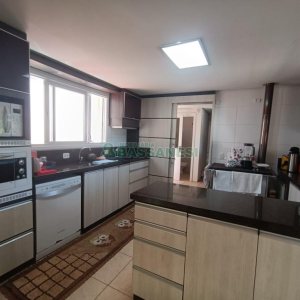 Casa com 332m², 4 dormitórios, 8 vagas, no bairro Desvio Rizzo em Caxias do Sul para Comprar