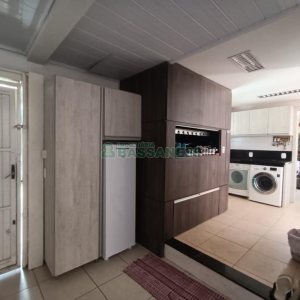 Casa com 332m², 4 dormitórios, 8 vagas, no bairro Desvio Rizzo em Caxias do Sul para Comprar