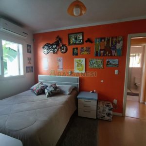 Casa com 332m², 4 dormitórios, 8 vagas, no bairro Desvio Rizzo em Caxias do Sul para Comprar
