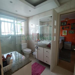 Casa com 332m², 4 dormitórios, 8 vagas, no bairro Desvio Rizzo em Caxias do Sul para Comprar