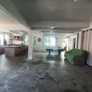 Casa com 332m², 4 dormitórios, 8 vagas, no bairro Desvio Rizzo em Caxias do Sul para Comprar