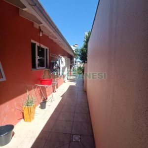 Casa com 332m², 4 dormitórios, 8 vagas, no bairro Desvio Rizzo em Caxias do Sul para Comprar